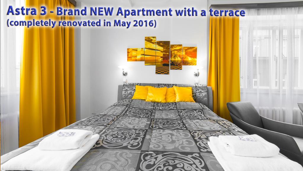 Astra 3 - Large Apartment With Terrace ปราก ภายนอก รูปภาพ